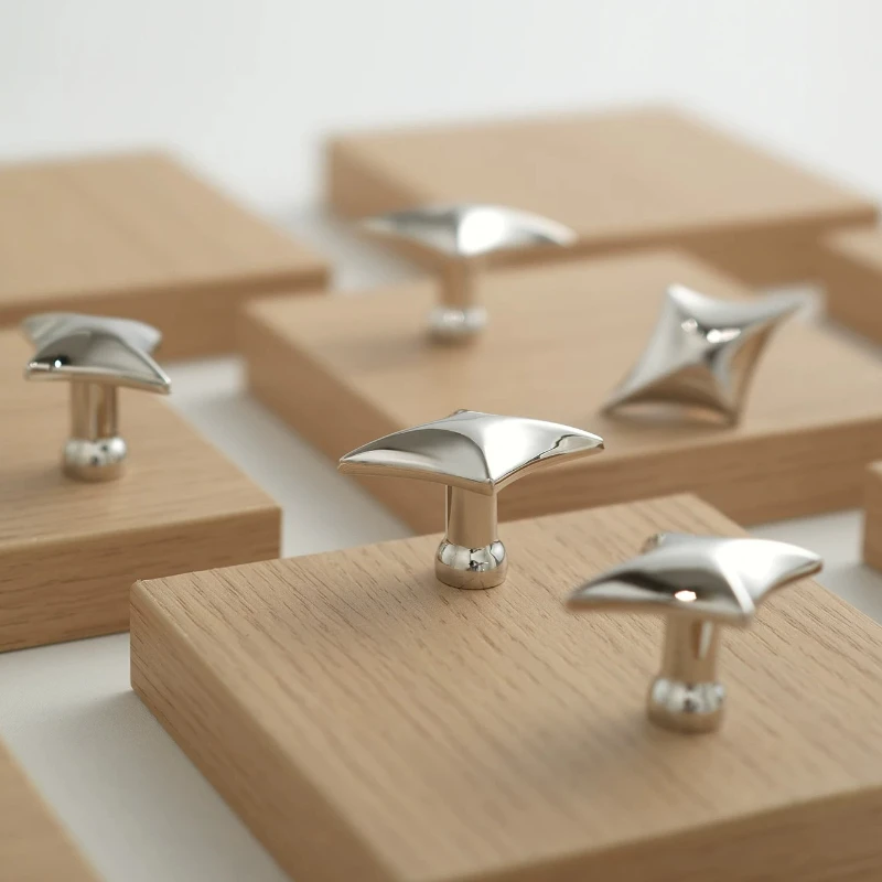 Unique Furniture Hardware - Maniglie Creative per Armadi Antichi, Maniglie