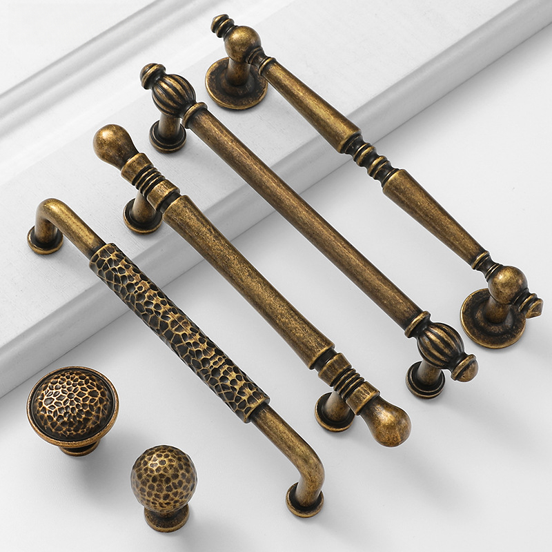 Unique Furniture Hardware - Maniglia per Mobile in Rame Antico